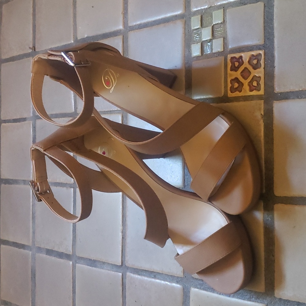 Style No. SLEEPY Color. DK sand nub Size 9.5